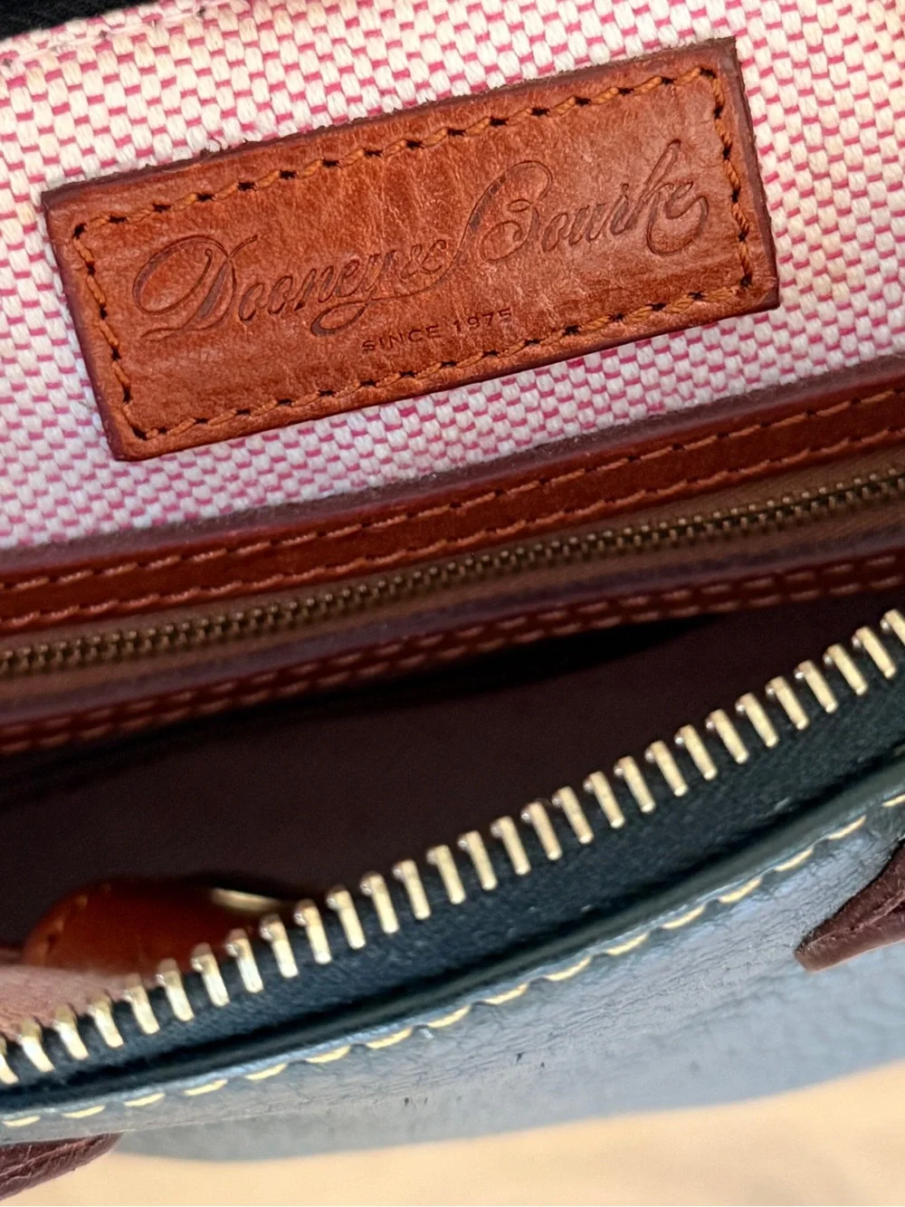 Dooney & Bourke Pebble Grain Leather Zip Satchel Bag Black Tan Classic Preppy